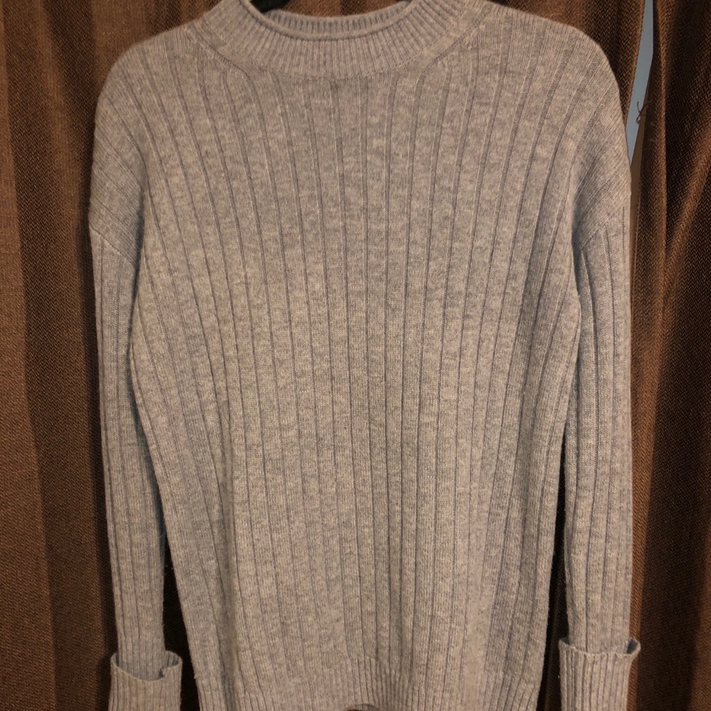 BANANA REPUBLIC GRAY SWEATER